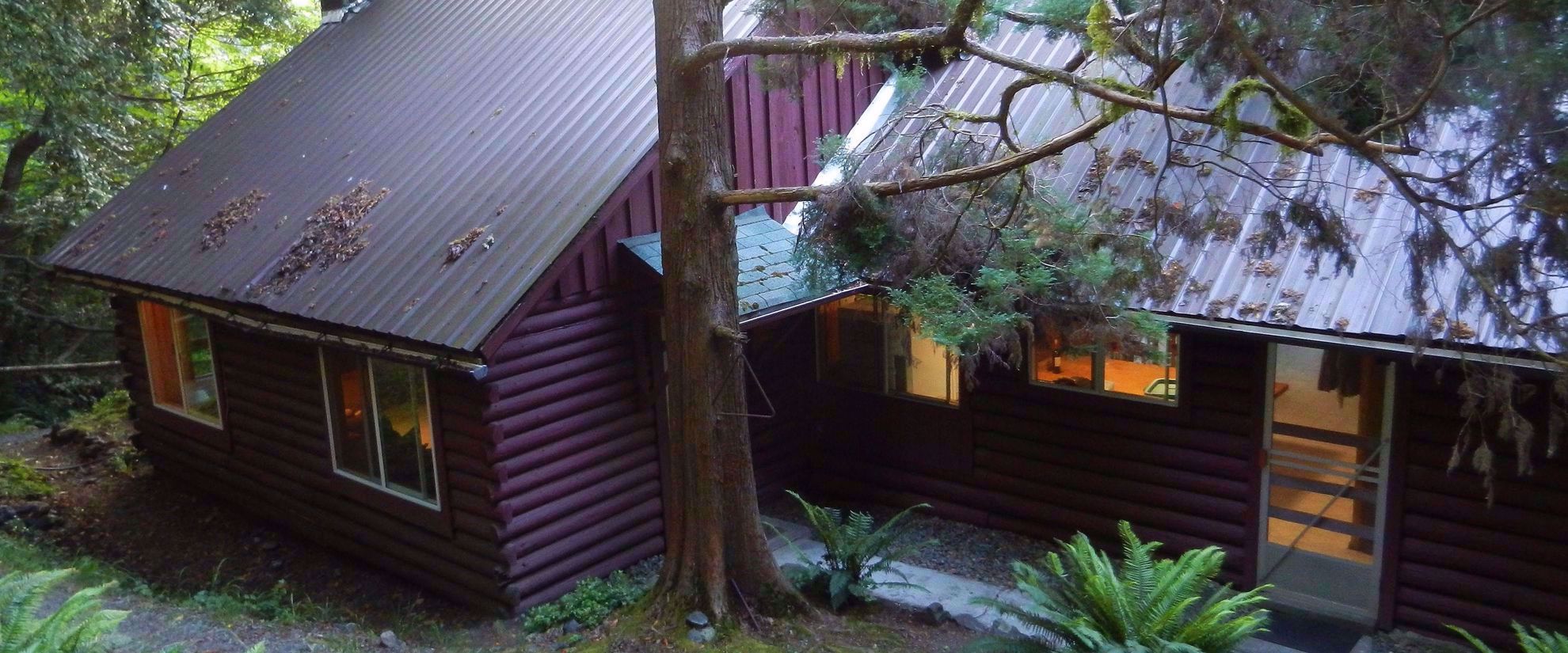 red log cabin in rogue river oregon