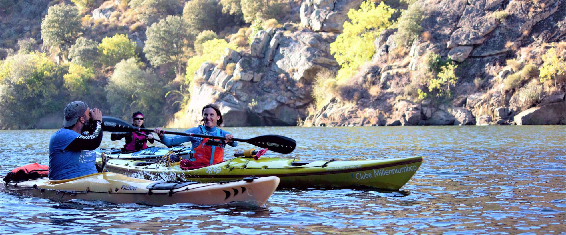 photographing kayakers in douro valley
