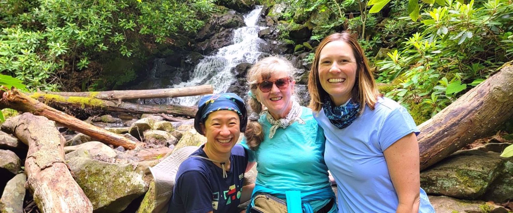 learn to backpack with the support of female guides and friends
