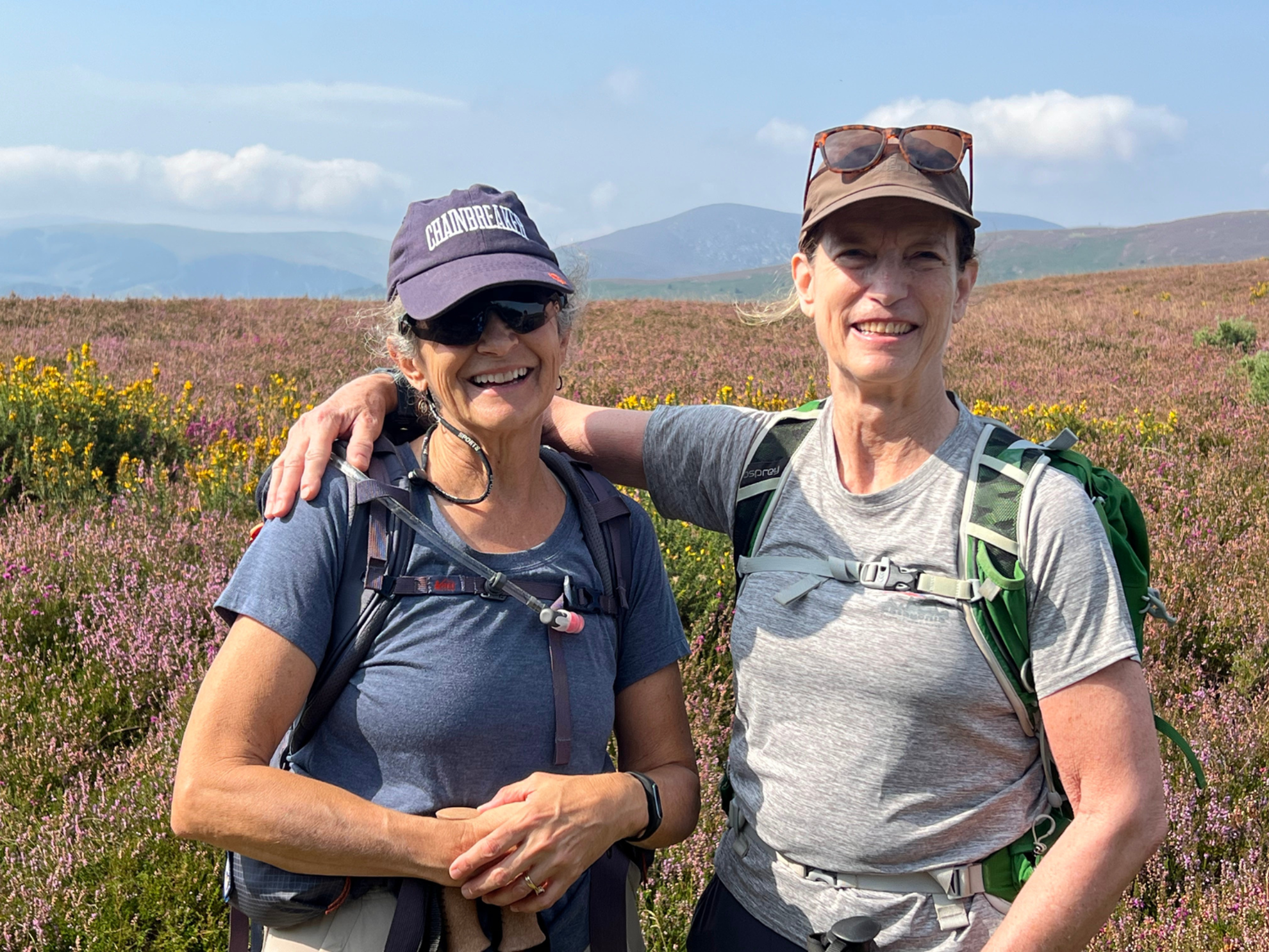 HIKI friends hiking HIKI friends hiking