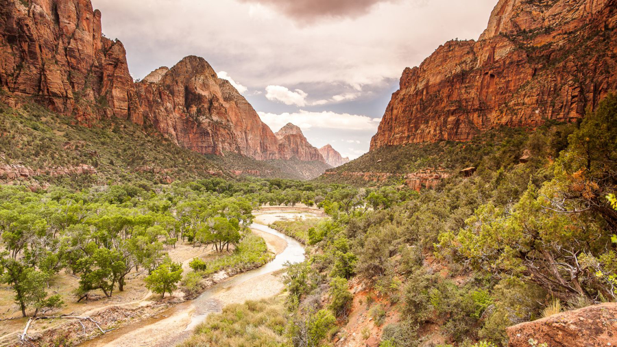 Hiking Utah's Majestic Parks